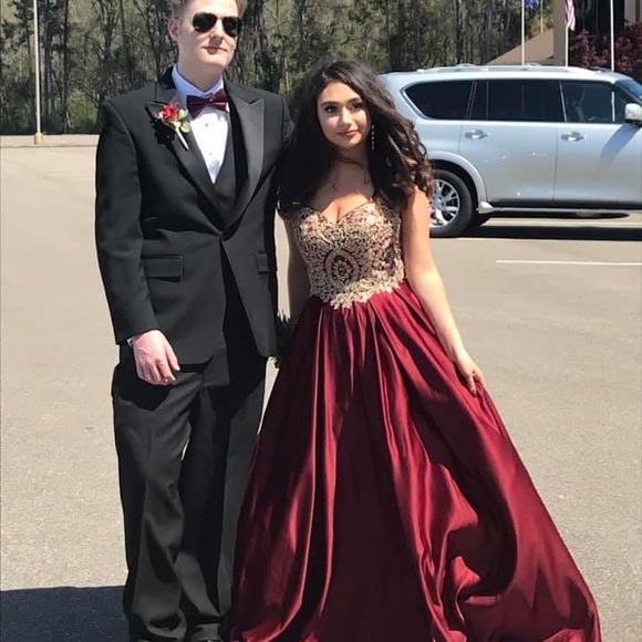 Prom dress - Picture 1 of 3